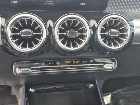 Used 2022 Mercedes-Benz GLB 250 image 27