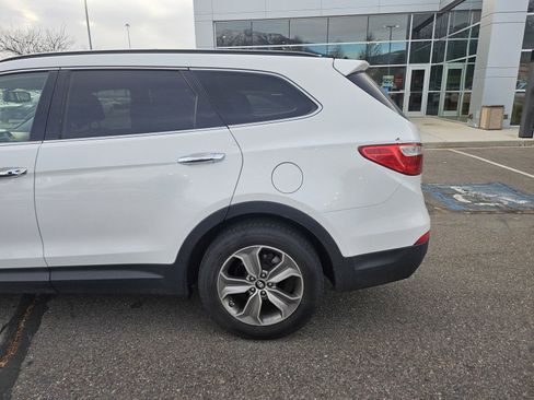 Used 2014 Hyundai Santa Fe GLS image 4