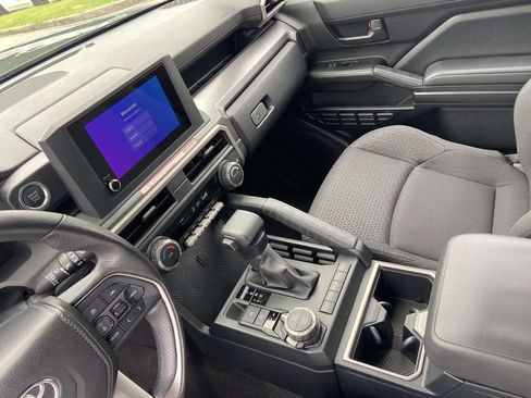 Used 2025 Toyota 4Runner SR5 AWD/4WD image 27