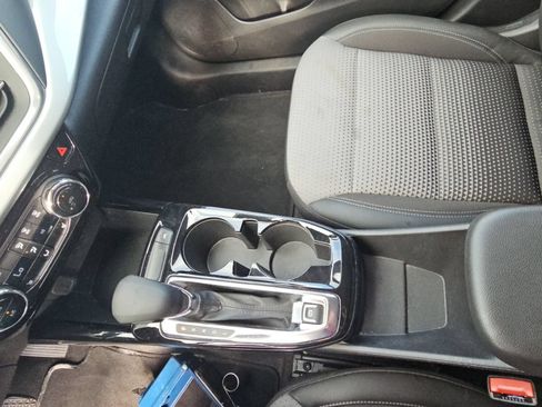 Used 2024 Chevrolet Trax LT w/ Driver Confidence Package FWD image 19