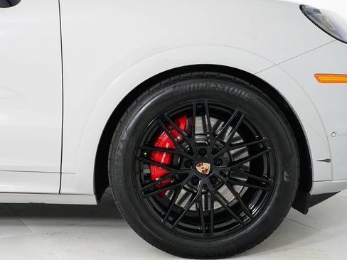 Used 2026 Porsche Cayenne GTS AWD/4WD image 16