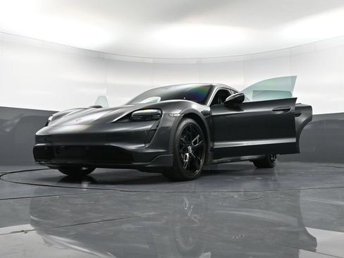 Certified 2023 Porsche Taycan 4 Cross Turismo image 40