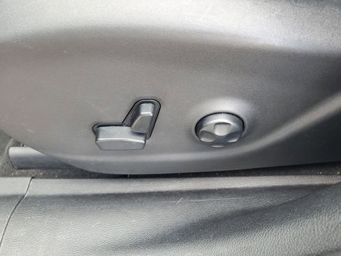 Used 2019 Jeep Cherokee Limited FWD image 29