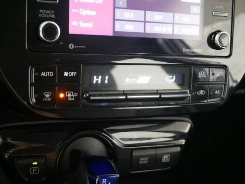 Used 2022 Toyota Prius LE image 23