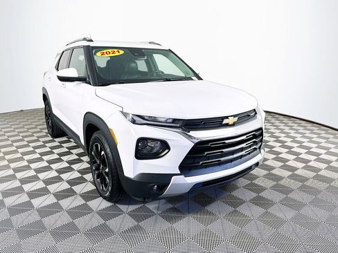 Used 2021 Chevrolet TrailBlazer LT w/ Premium Seating Package image 2