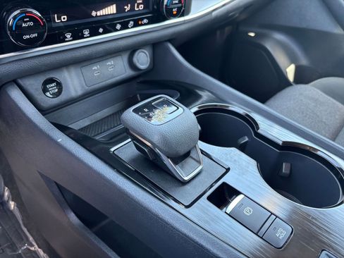 Used 2025 Nissan Rogue SV FWD image 43