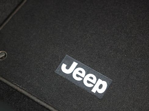 Used 2017 Jeep Cherokee Limited AWD/4WD image 12