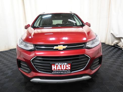 Used 2019 Chevrolet Trax LT w/ LT Convenience Package FWD image 2