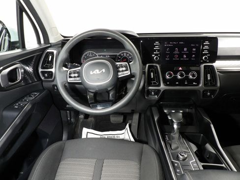 Used 2023 Kia Sorento LX FWD image 16