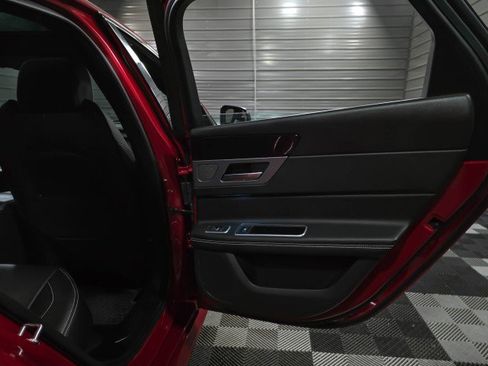 Used 2017 Jaguar XF R-Sport image 35