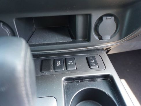 Used 2014 Nissan Armada SL w/ Moonroof Package AWD/4WD image 11