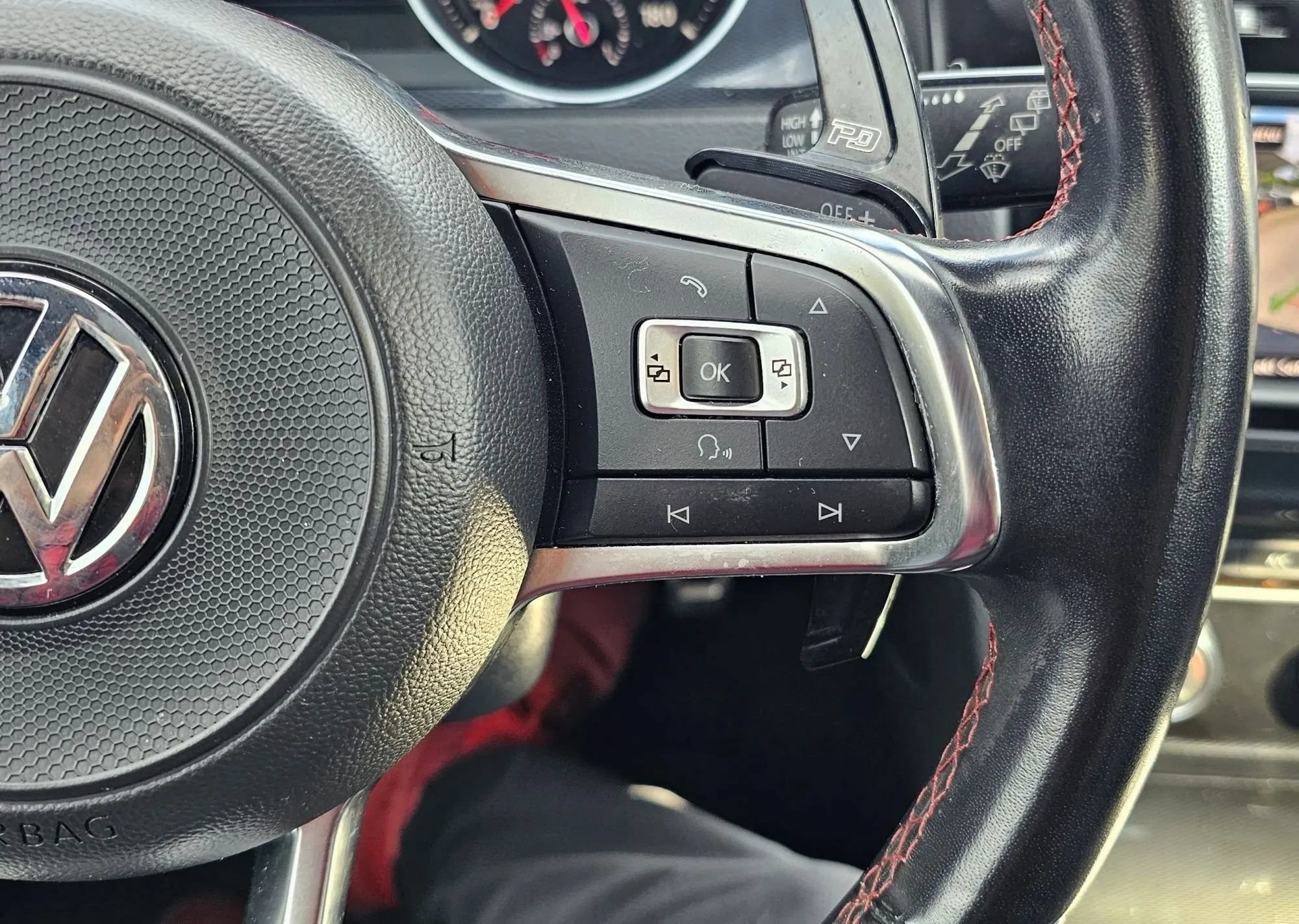 Used 2017 Volkswagen GTI SE FWD image 16