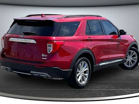 Used 2020 Ford Explorer XLT w/ Equipment Group 202A RWD image 6