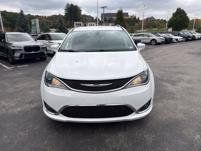 Used 2018 Chrysler Pacifica Touring-L FWD image 2