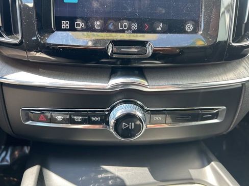 Used 2025 Volvo XC60 B5 Plus AWD/4WD image 25