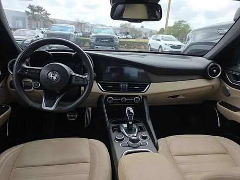 Used 2023 Alfa Romeo Giulia AWD w/ Quick Order Package 22X Lusso image 18