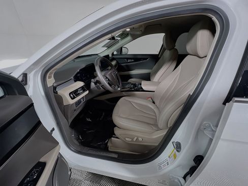 Used 2022 Lincoln Nautilus FWD w/ Premium Package image 15