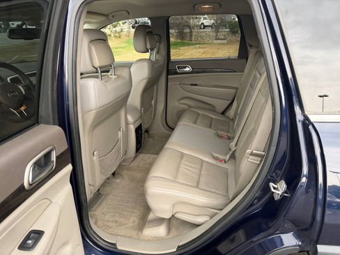 Used 2012 Jeep Grand Cherokee Laredo image 17
