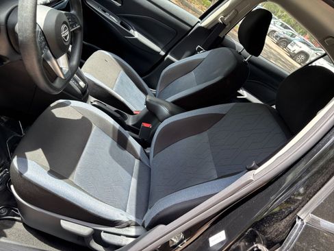 Used 2025 Nissan Versa SV FWD image 34