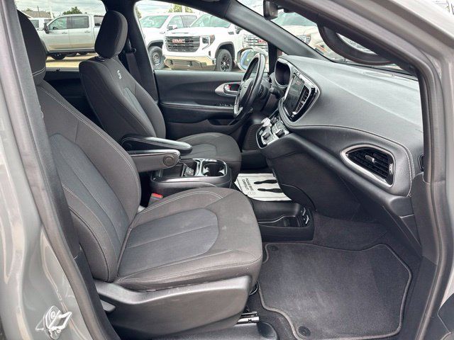 Used 2021 Chrysler Pacifica Touring w/ S Appearance Package FWD image 27