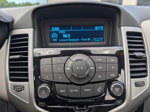 Used 2013 Chevrolet Cruze LS FWD image 25