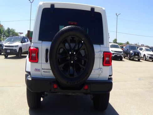 Certified 2025 Jeep Wrangler Unlimited Sahara w/ Safety Group AWD/4WD image 7