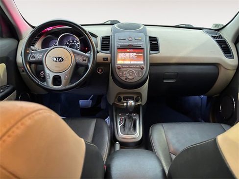 Used 2013 Kia Soul ! w/ Premium Pkg image 10