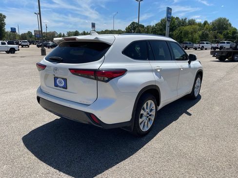 Used 2020 Toyota Highlander Limited FWD image 6