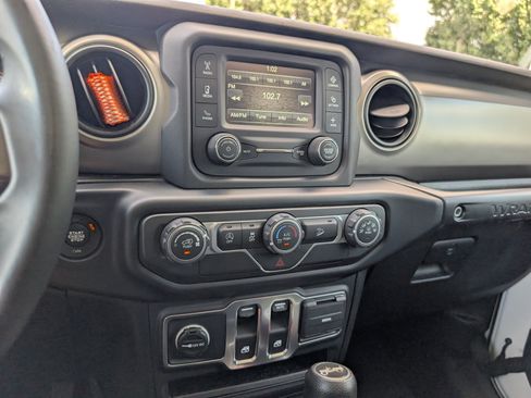 Used 2019 Jeep Wrangler Sport AWD/4WD image 18
