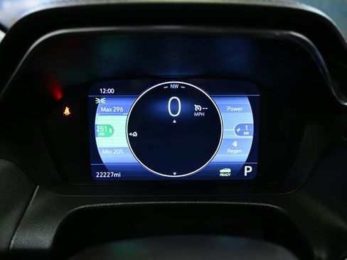 Used 2022 Chevrolet Bolt EUV LT w/ Comfort Package image 38