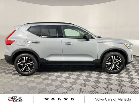 Certified 2026 Volvo XC40 B4 Core FWD image 9