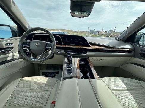 Used 2022 Cadillac Escalade Sport Platinum w/ LPO, Floor Liner Package AWD/4WD image 31