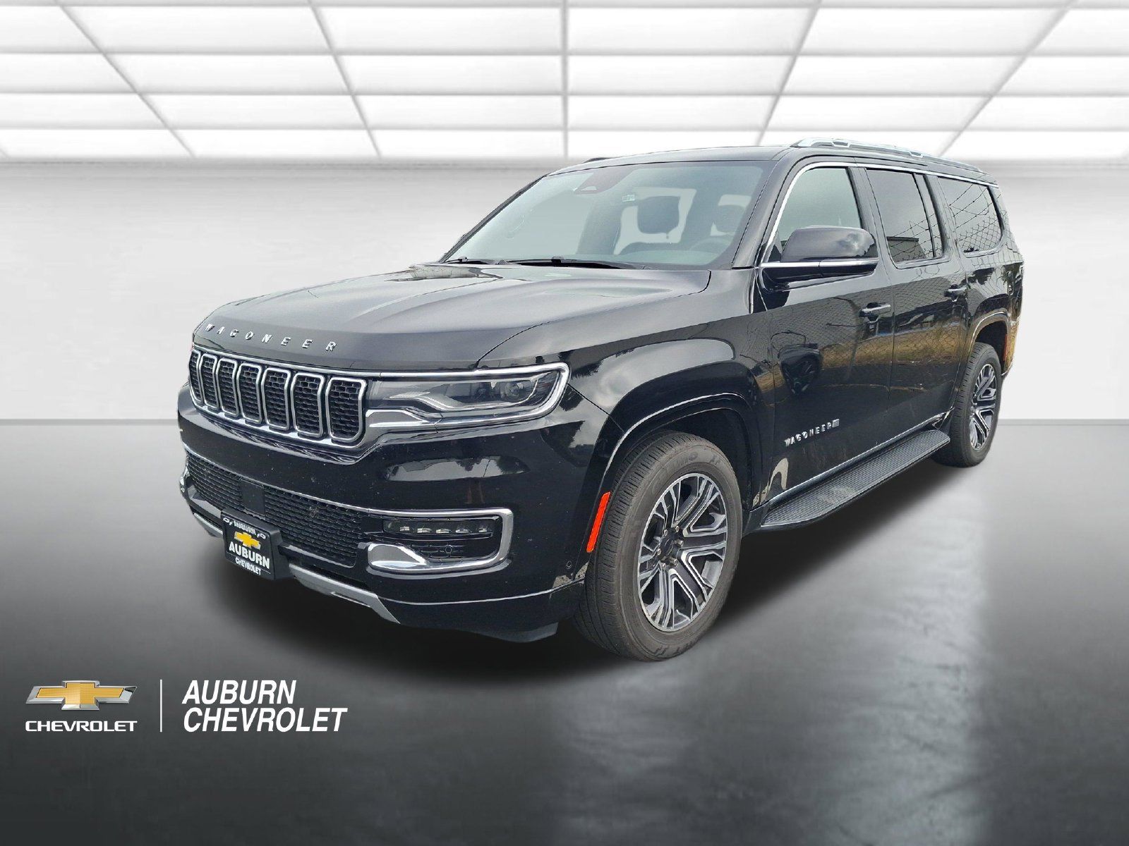 Used 2024 Jeep Wagoneer L Series II w/ Flexible Seating Group AWD/4WD image 3
