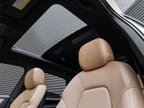 Certified 2025 Porsche Cayenne image 14