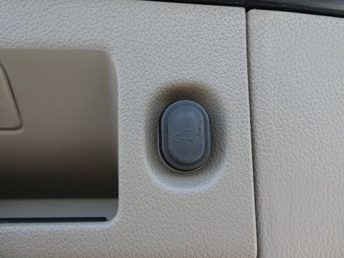 Used 2020 GMC Yukon XL SLT w/ Premium Edition image 19