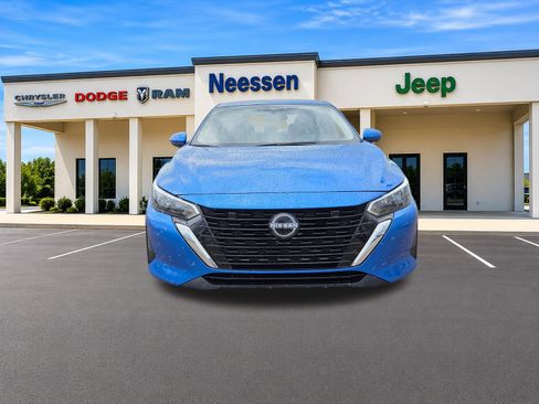 Used 2024 Nissan Sentra SV FWD image 2