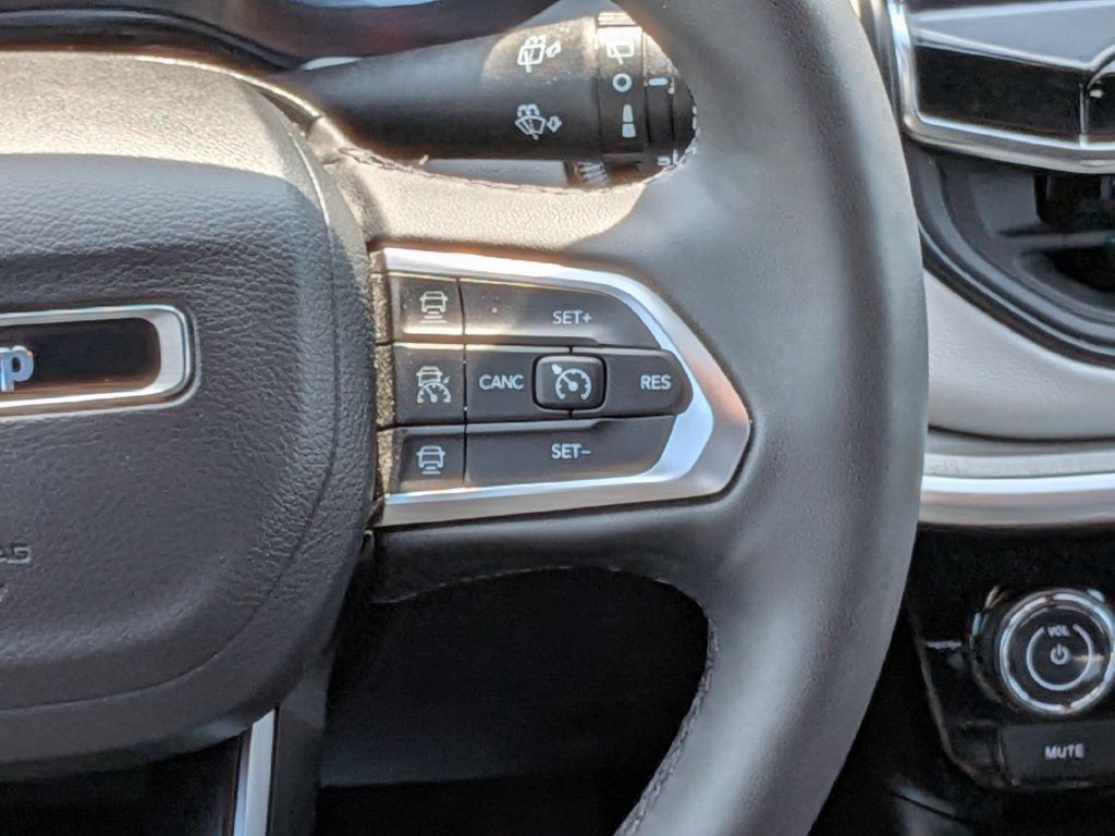 Used 2025 Jeep Compass Limited AWD/4WD image 18