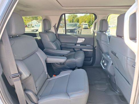 New 2025 Ford Expedition Active image 18