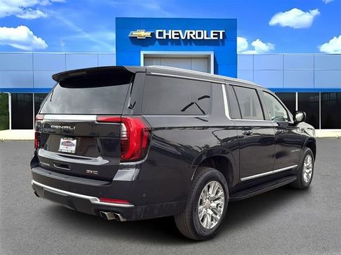 Certified 2025 GMC Yukon XL Denali image 3