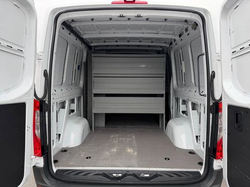 Used 2022 Mercedes-Benz Sprinter 1500 image 12