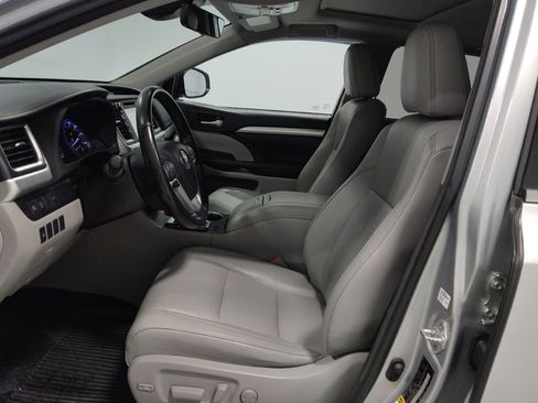 Used 2018 Toyota Highlander XLE image 17