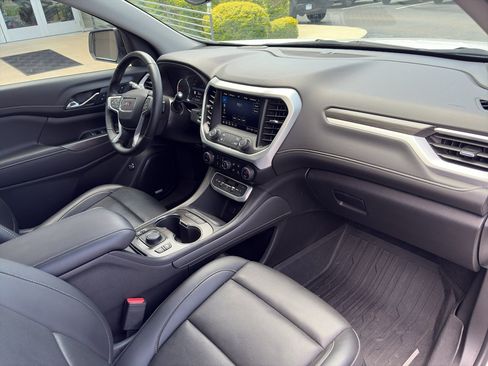 Used 2023 GMC Acadia SLT w/ Elevation Edition FWD image 13
