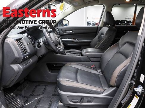 Used 2022 Nissan Pathfinder SL image 14