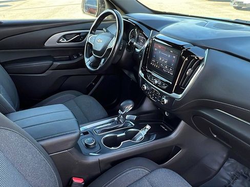 Used 2022 Chevrolet Traverse LT image 12