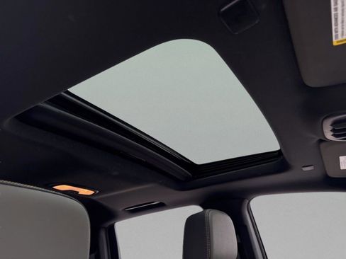 Used 2025 Chevrolet Colorado ZR2 w/ Technology Package image 42