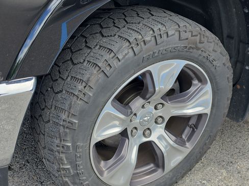 Used 2019 RAM 1500 Laramie AWD/4WD image 11