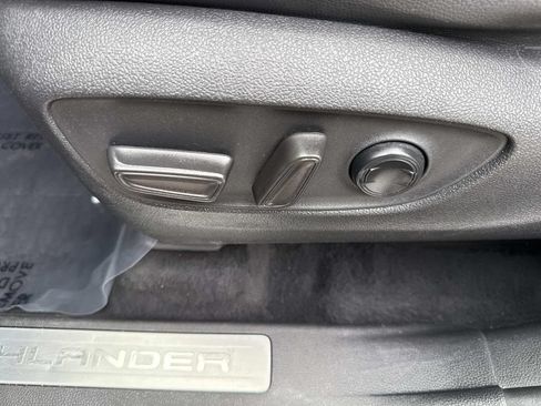 Used 2022 Toyota Highlander Limited FWD image 26