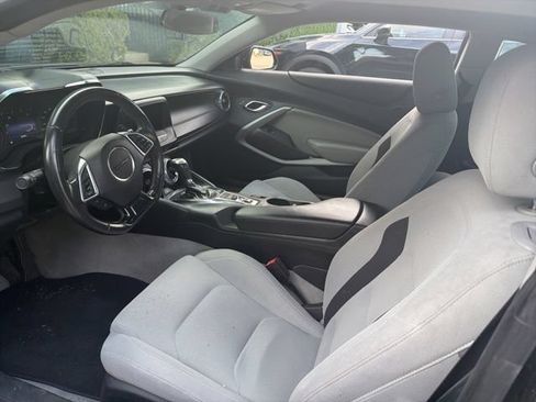 Used 2022 Chevrolet Camaro LT RWD image 8