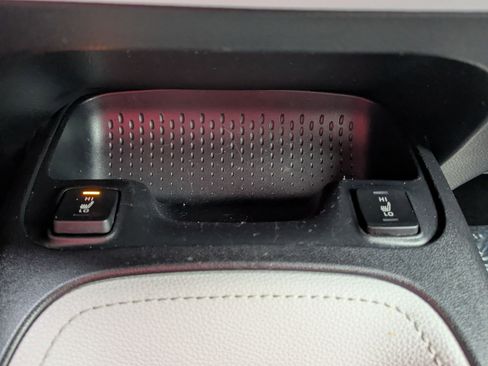 Used 2020 Toyota Corolla XSE image 18