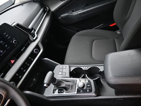 Used 2025 Kia Sportage LX image 19